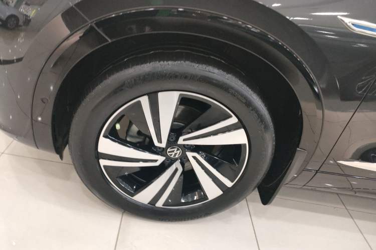 Used Volkswagen Tavendor 2023 380TSI Four-Wheel Drive R-Line Cruise Edition Left Front Wheel Hub