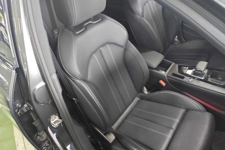 Used Audi A4L 2023 40 TFSI Luxury Dynamic Model Right Front Seat