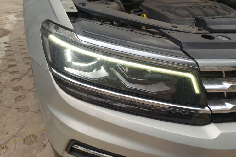 Used Volkswagen Tiguan L 2019 330TSI Automatic Two-Wheel Drive Smart Luxury Version China VI Standard Right Front Headlight