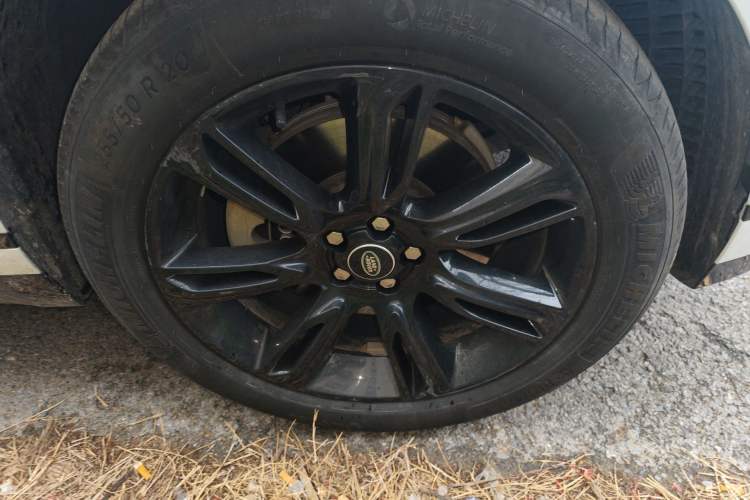 Used Land Rover Range Velar 2021 P250 Sparkling Black Limited Edition Right Front Wheel Hub