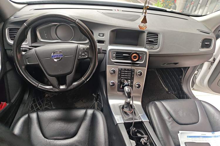 Used Volvo S60 2016 S60L T3 Smart Drive Edition Center Console