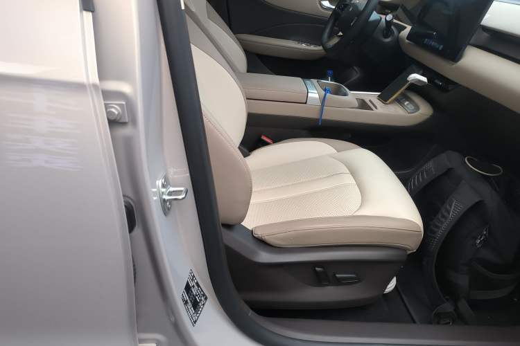 Used MG ES5 2025 525max Rear-Drive Intelligent Driving Version Right Front Seat