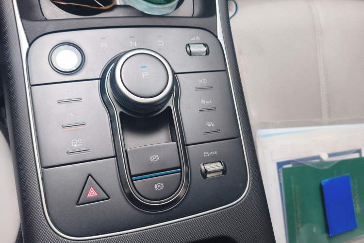 Used BYD Destroyer 05 2024 Honor Edition DM-i 120KM Luxury Model Gear Lever