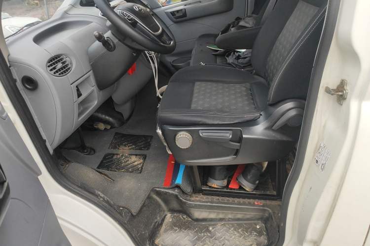 Used SAIC MAXUS Xintu V80 2019 2.5T Classic Model AMT Aoyuntong Long Wheelbase Mid-Roof 7-Seater
