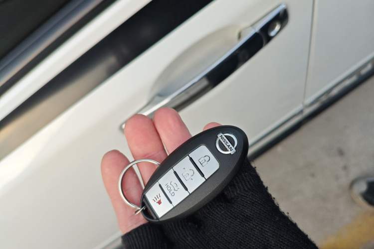 Used Dongfeng Fengdu MX6 2016 2.0L CVT Two-Wheel Drive All-Around Version