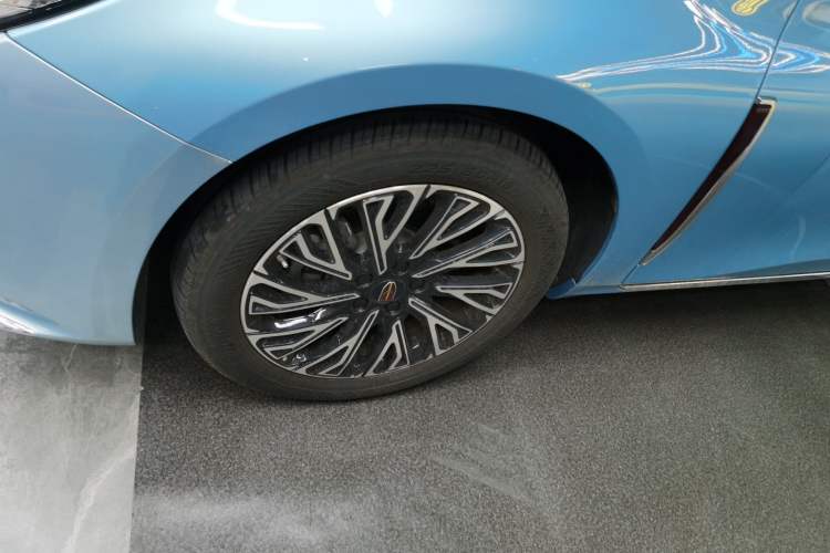 Used Hongqi H5 2024 1.5T HEV Smart Connect Flagship Edition Left Front Wheel Hub