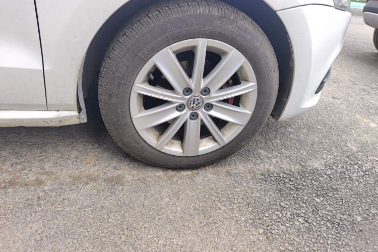 Used Volkswagen Polo 2014 1.4L Automatic Comfort Edition Right Front Wheel Hub