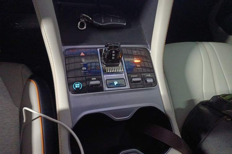 Used BYD Song PLUS New Energy 2023 Champion Edition EV 520KM Prestige Model Gear Lever