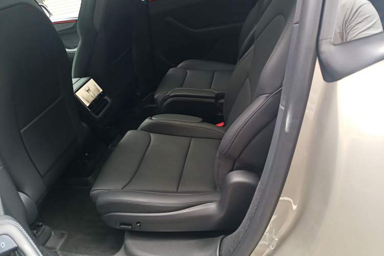 Used Tesla Model Y L 2025 Model Long-Range All-Wheel-Drive Version