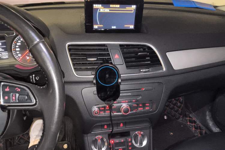 Used Audi Q3 2015 30 TFSI Ambition Edition Audio And AC Panel