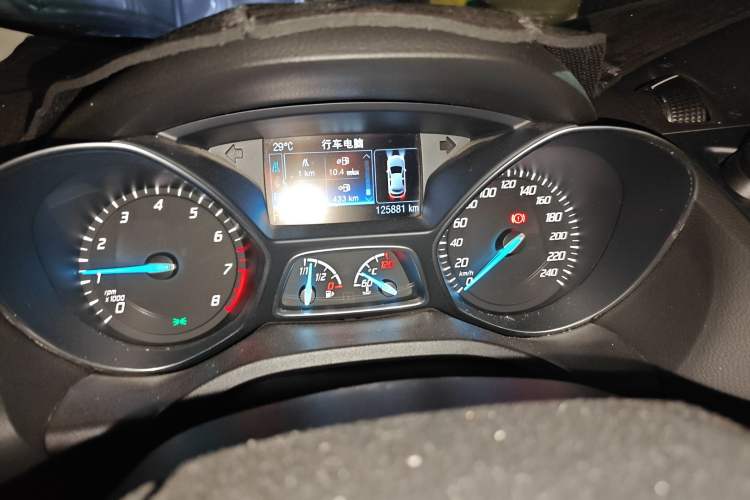 Used Ford Kuga 2015 2.0L GTDi Four-Wheel-Drive Sport Model
