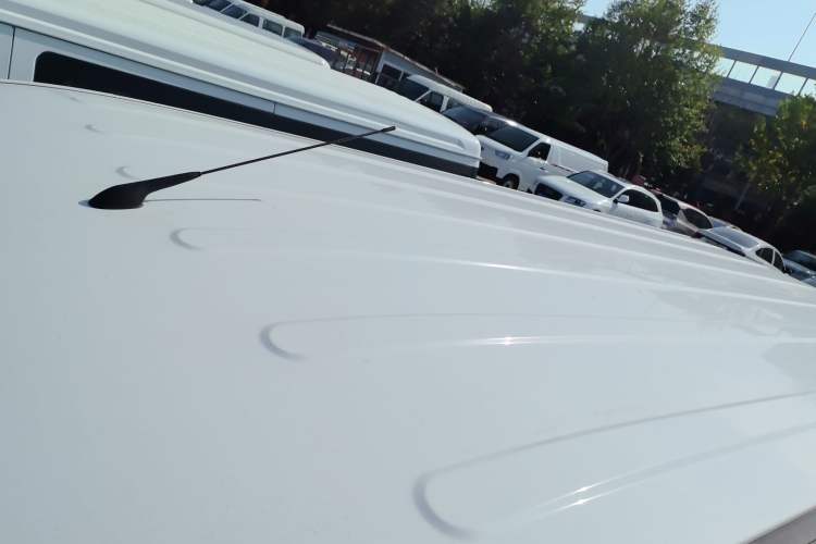 Used Wuling Yangguang 2024 300KM Comfort Version Passenger Van 75kW Roof