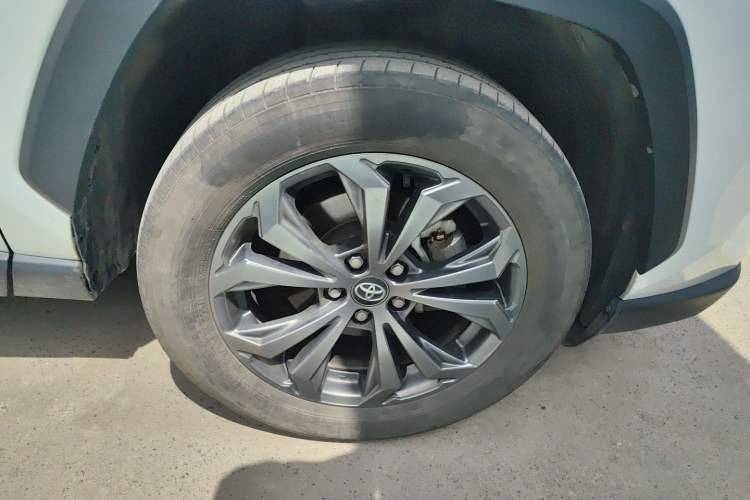 Used Toyota RAV4 2023 2.0L CVT Two-Wheel Drive Fashion Plus Edition Right Front Wheel Hub