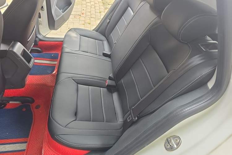 Used Volkswagen Gran Lavida 2013 1.6L Automatic Fashion Model Left Rear Seat