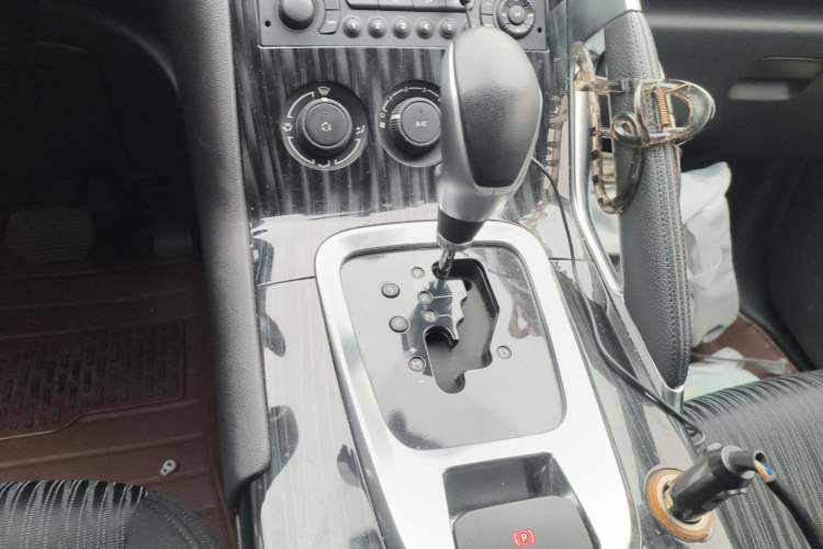 Used Peugeot 3008 2015 2.0L Automatic Classic Edition