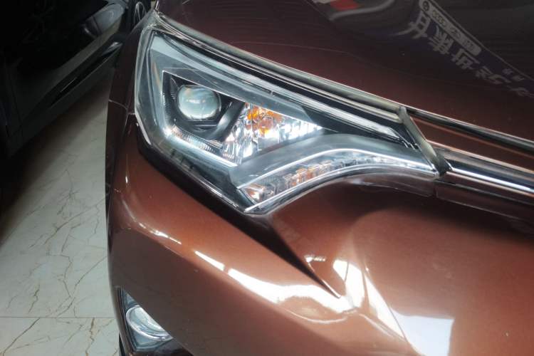 Used Toyota RAV4 2016 2.0L CVT Two-Wheel Drive Smart Edition China V Standard Right Front Headlight