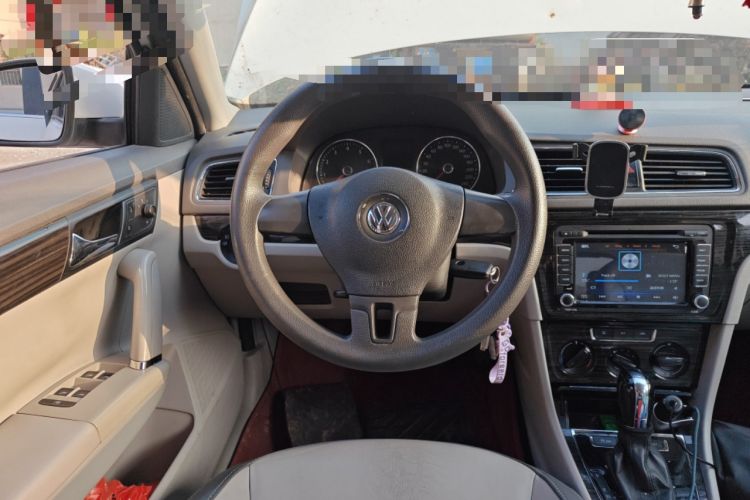 Used Volkswagen Gran Lavida 2014 1.6L Automatic Sport Edition Steering Wheel