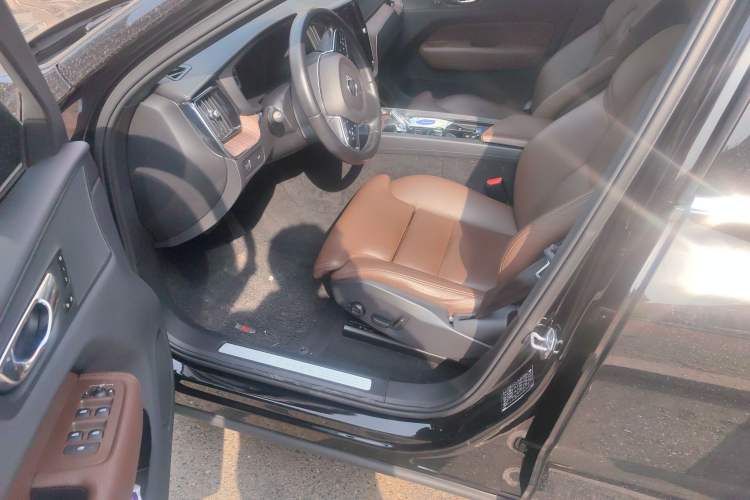 Used Volvo XC60 2022 B5 4x4 Smart Luxury Edition