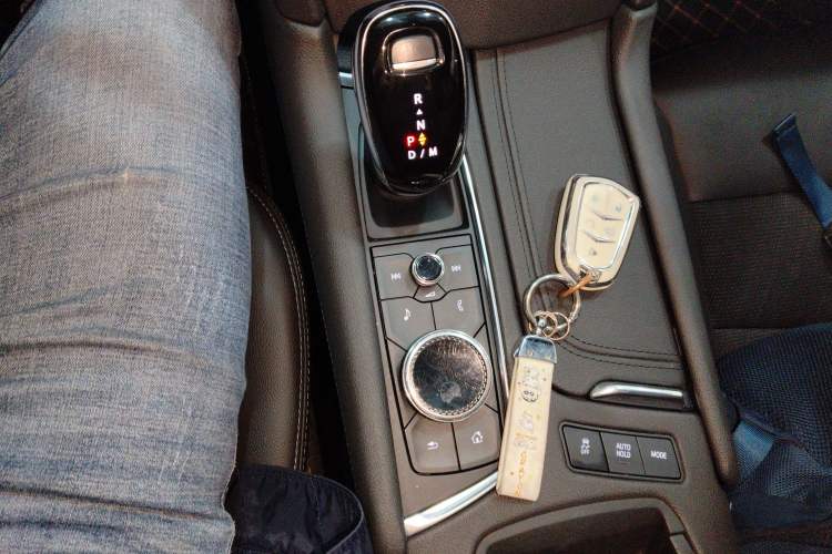 Used Cadillac XT5 2020 28T Tech Edition Gear Lever