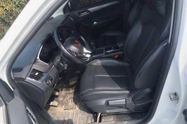 Used Roewe RX5 2016 20T Two-Wheel Drive Manual Transmission Internet Smart Edition
