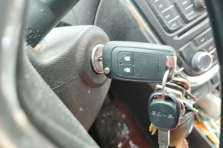 Used Buick Encore 2015 1.4T Automatic Two-Wheel Drive Urban Elite Version Vehicle Key