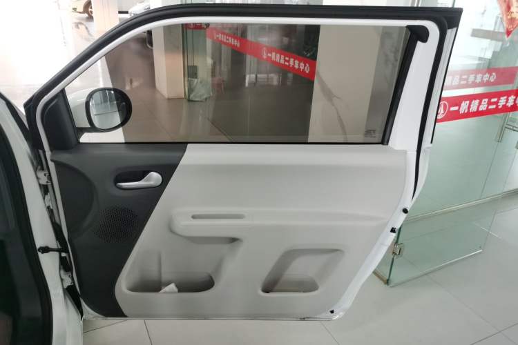 Used CHANGAN Lumin 2022 155 km – Refreshingly Sweet Edition Right Front Door Interior