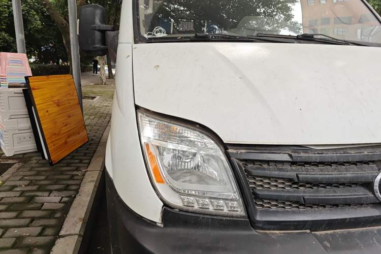 Used SAIC MAXUS Xintu V80 2014 2.5T Aoyuntong Long Wheelbase High-Roof Model