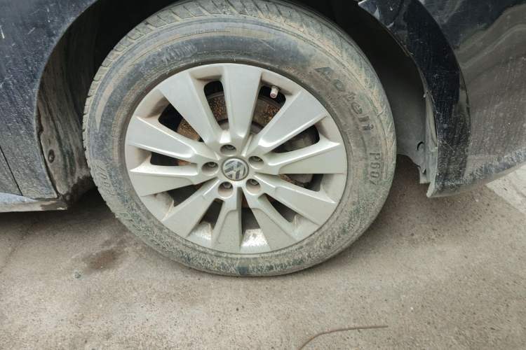 Used Volkswagen Lavida 2013 Restyled Classic 1.6L Manual Comfort Edition
