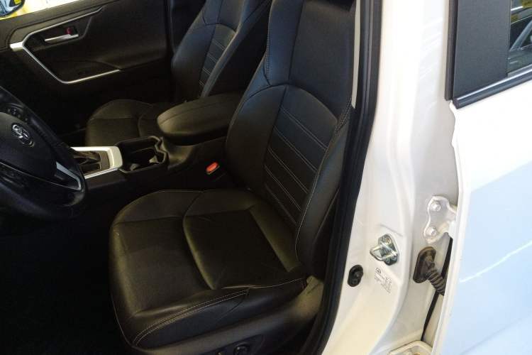 Used Toyota Wildlander 2023 2.0L CVT Four-Wheel Drive Luxury PLUS Edition
