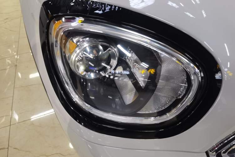 Used MINI Countryman 2019 2.0T COOPER S ALL4 Artist Right Front Headlight