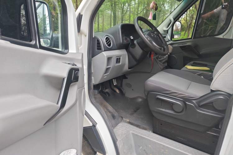 Used JAC Group Sunray 2017 1.9T Short-Wheelbase Mid-Roof Xingkuai Multi-Purpose Passenger Vehicle
