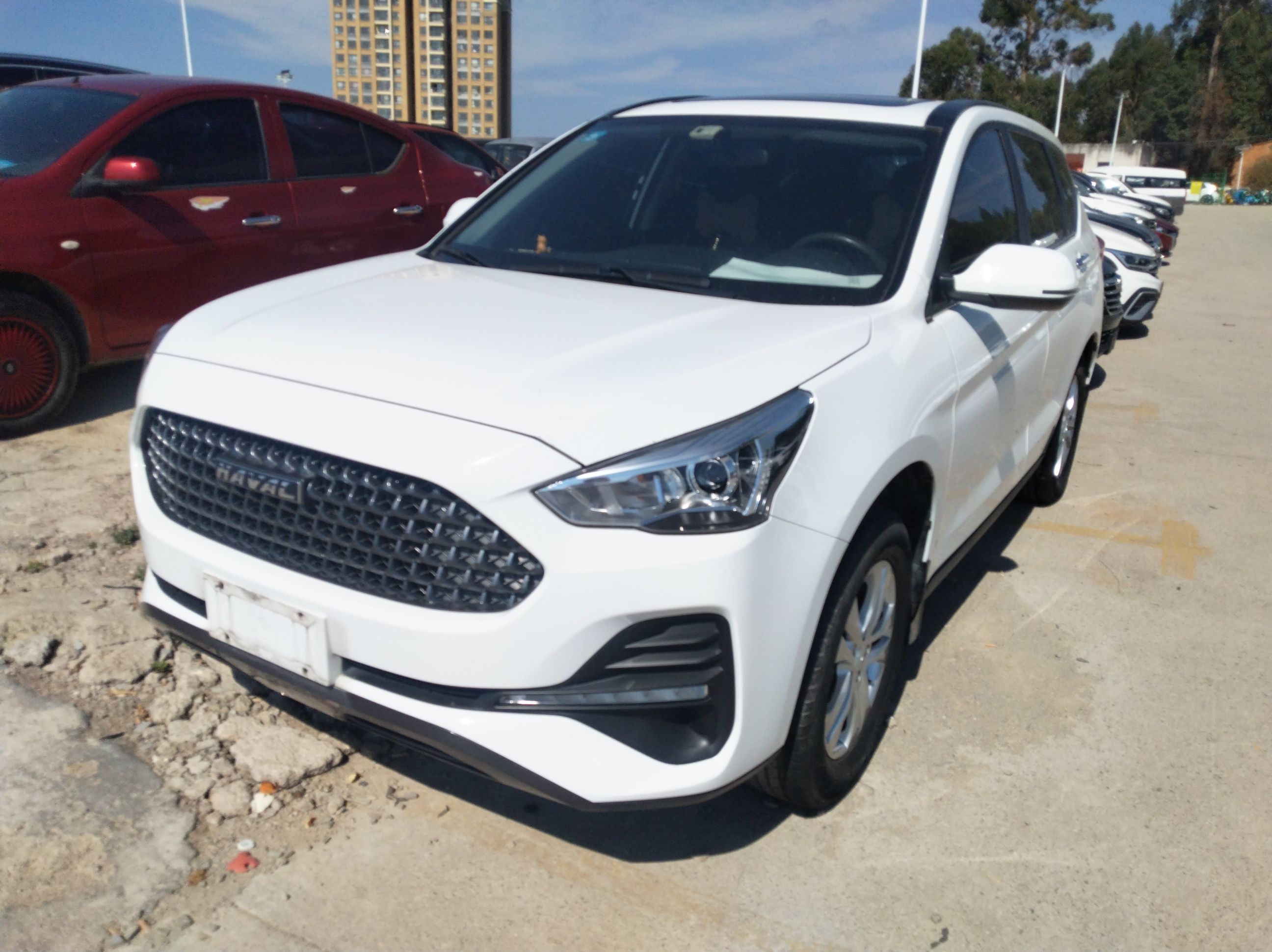 Под передней частью автомобиля