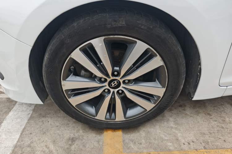 Used Hyundai Mistra 2014 1.8L Automatic Deluxe DLX Model Left Front Wheel Hub