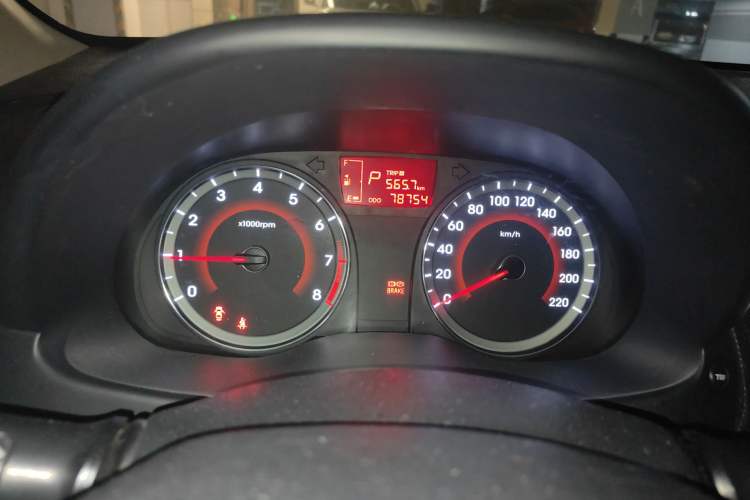 Used Hyundai Verna (older generation) 2014 1.4L Automatic Leading-Edge GLX Instrument Cluster