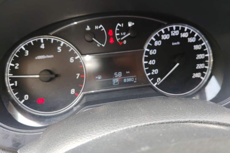 Used Nissan Tiida 2016 1.6L CVT Cool Dynamic Edition Odometer Close Up