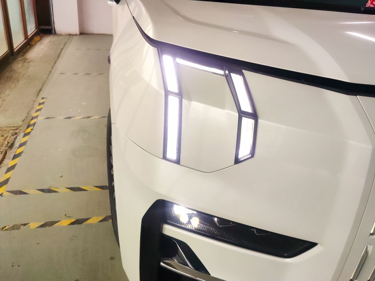 Zeekr 009 2024 7-Seater Walk-Through Version Four-Wheel Drive 108 kWh — снимка 7