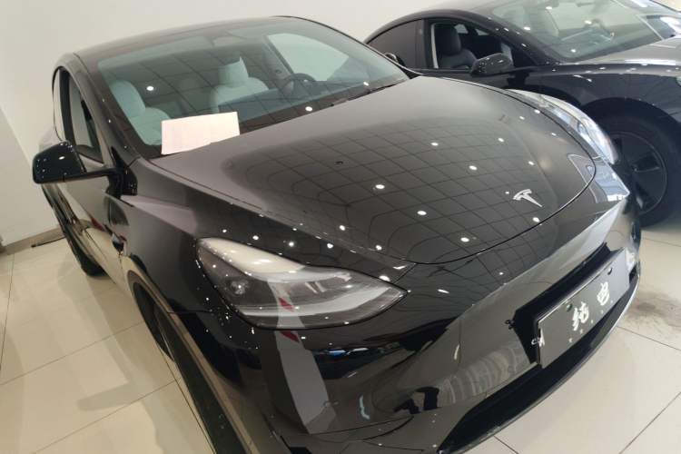 Used Tesla Model Y 2023 Rear-Wheel-Drive Version Front Right 45 Deg