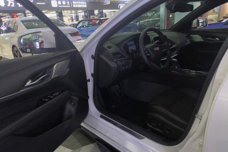 Used Cadillac CT4 2023 25T Luxury Model
