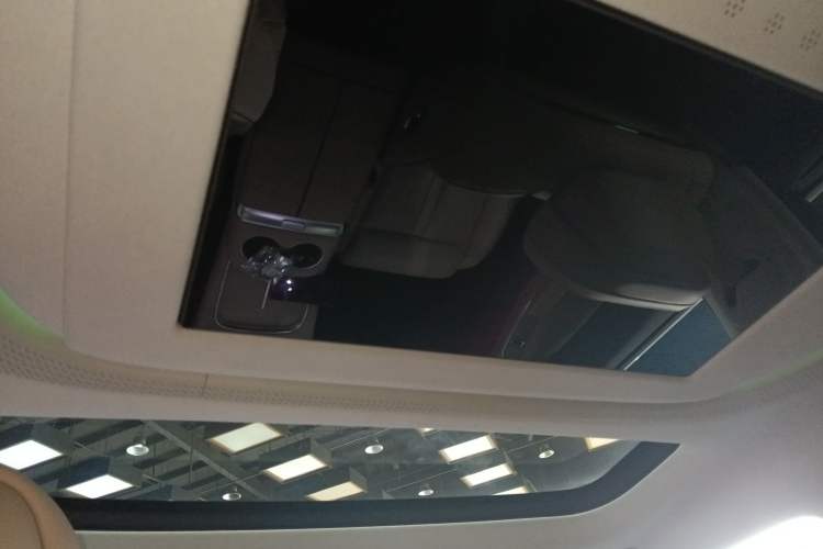 Used XPeng X9 2025 740 Ultra-Long Range Max Headliner