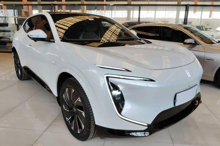 Used Avatr 07 2024 Pro+ All-Electric Version Front Right 45 Deg