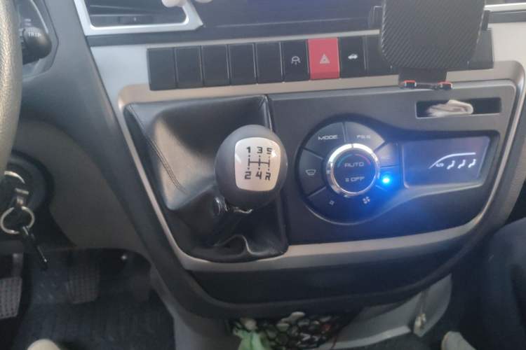 Used Iveco Power Daily 2017 2.5T Deluxe A37 Mid-Roof 6-7 Seater Bus 47Z5 Gear Lever