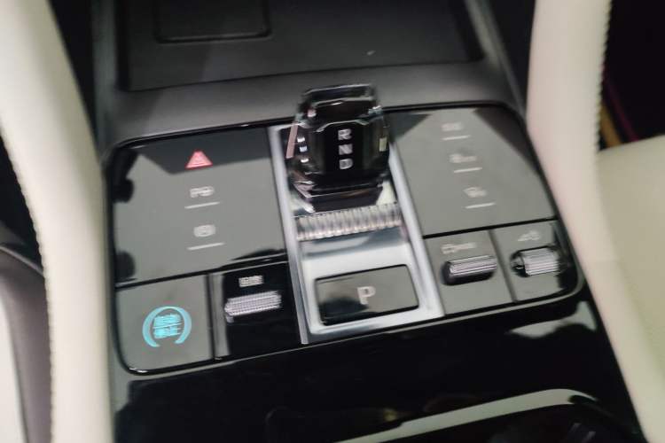 Used BYD Song PLUS New Energy 2025 EV Intelligent Driving Version 520km Premium Model Gear Lever