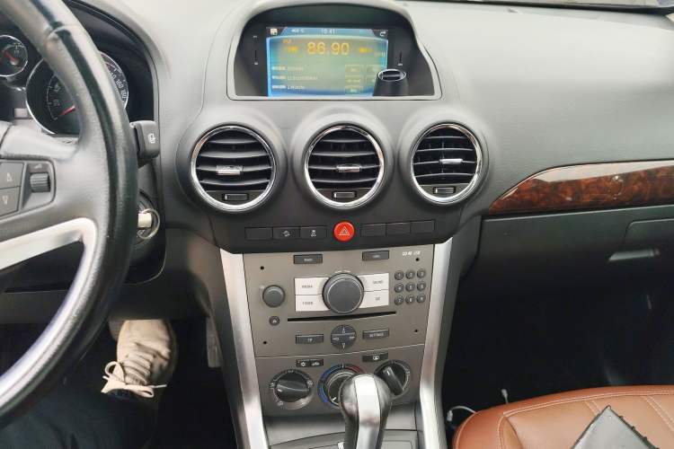 Used Opel Antara 2013 2.4L Two-Wheel Drive Comfort Edition
