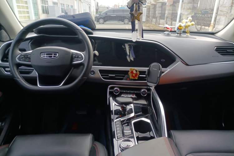 Used Geely Auto Monjaro S 2021 2.0TD DCT Two-Wheel Drive Lightning Edition Center Console