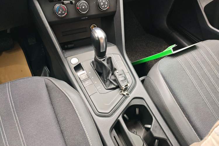 Used Volkswagen Tiguan L 2023 330TSI Automatic Two-Wheel Drive Comfort Edition Gear Lever