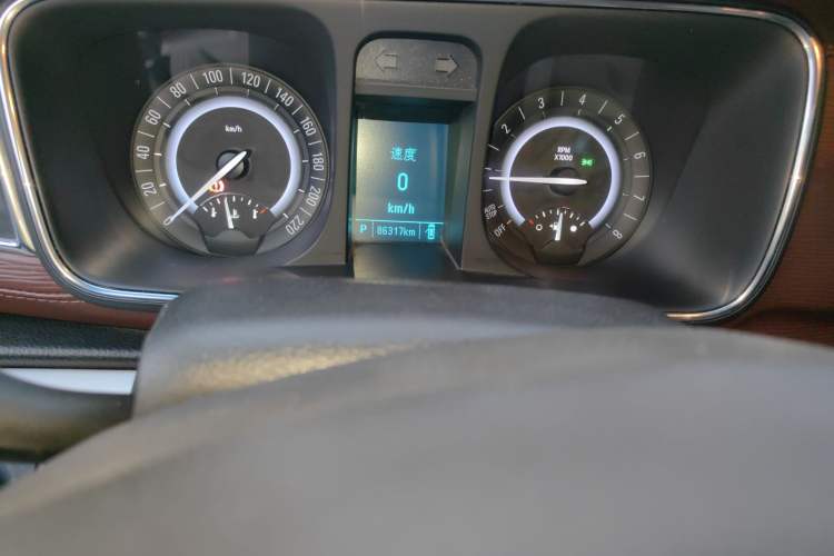Used Buick GL8 2018 28T Luxury Model China VI Standard Odometer Close Up