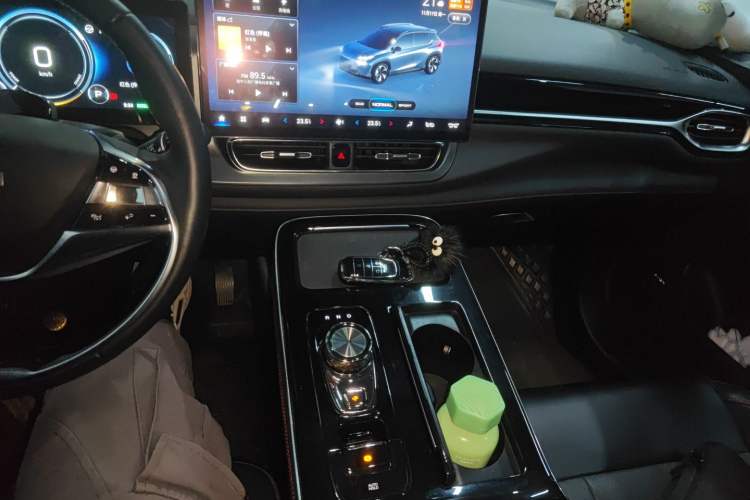 Used AION V 2021 Plus 70 Smart Technology Edition Lithium Iron Phosphate Audio And AC Panel