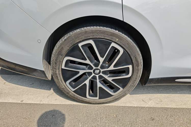 Used Baojun Enjoy 2025 Plug-in Hybrid 140km Luxury Edition Right Rear Wheel Hub