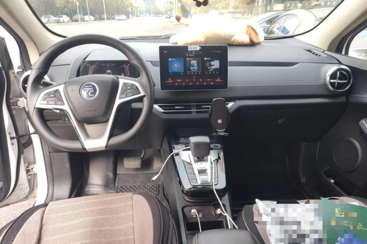 Used BYD Yuan New Energy 2019 EV535 Smart Connect Trendsetting Model Center Console