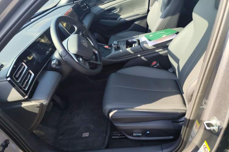 Used BYD Qin L 2025 DM-i Smart Drive 80KM Superior Model
